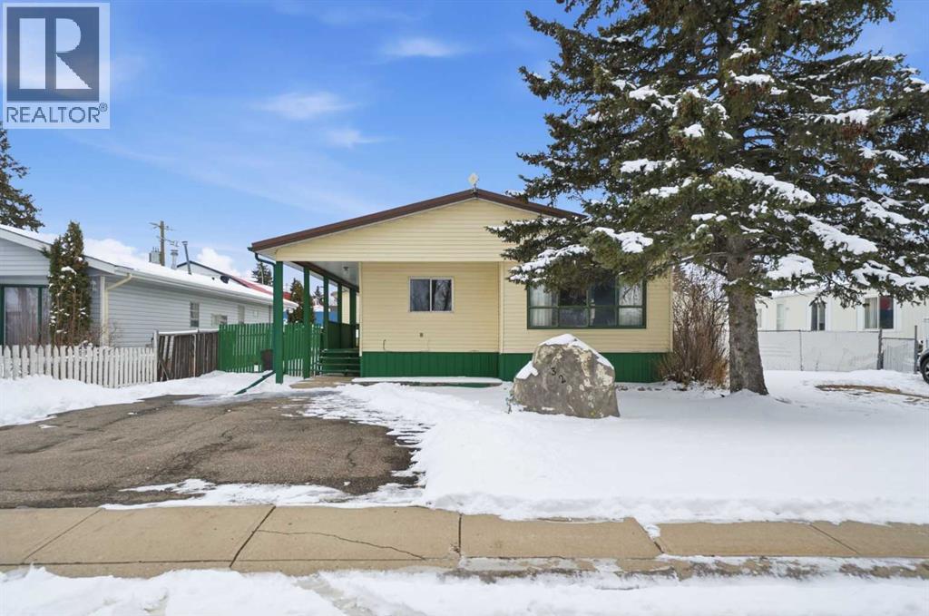 329 1 Street, Irricana, Alberta  T0m 1b0 - Photo 1 - A2293105