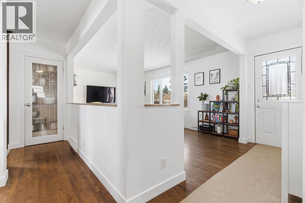 2428 38 Street Sw, Calgary, Alberta  T3E 3E5 - Photo 4 - A2292630