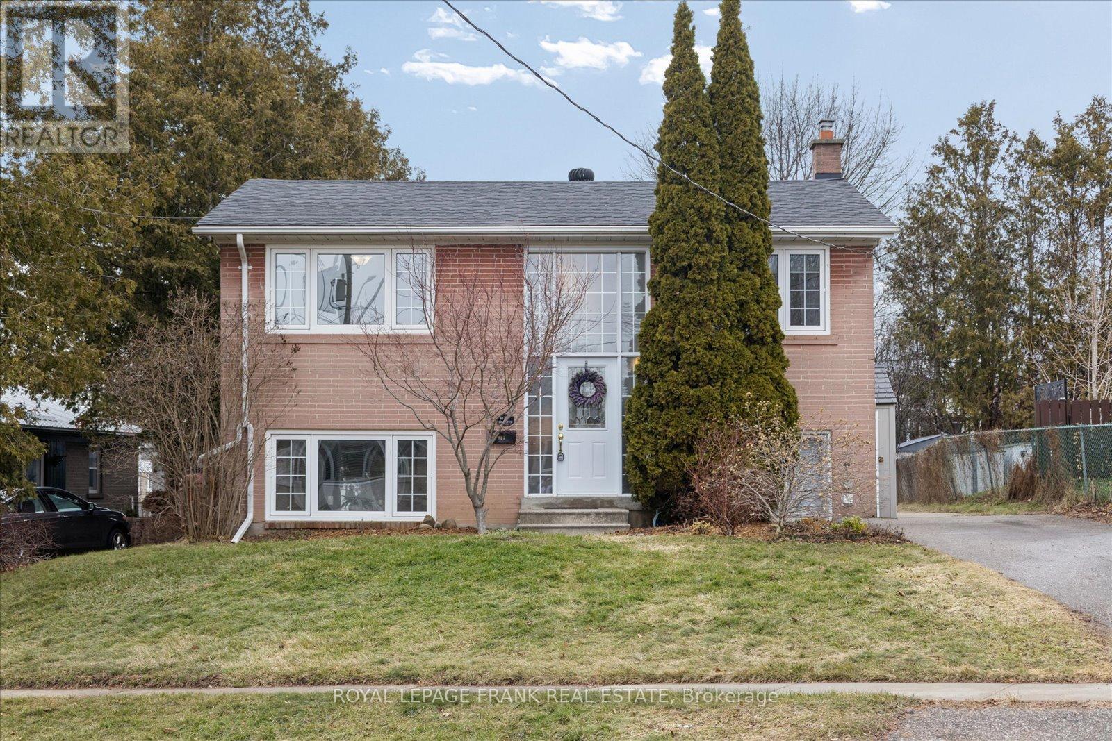 923 GREENWOOD CRESCENT, Whitby, Ontario
