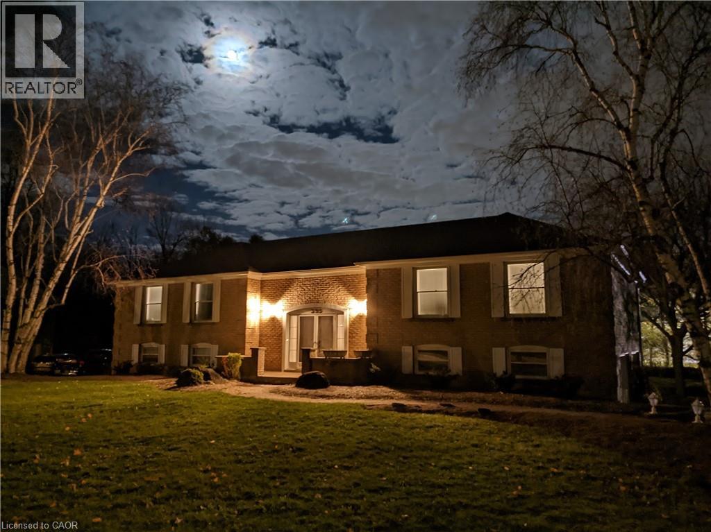 395 Warrington Drive, Waterloo, Ontario  N2L 2P7 - Photo 4 - 40812035