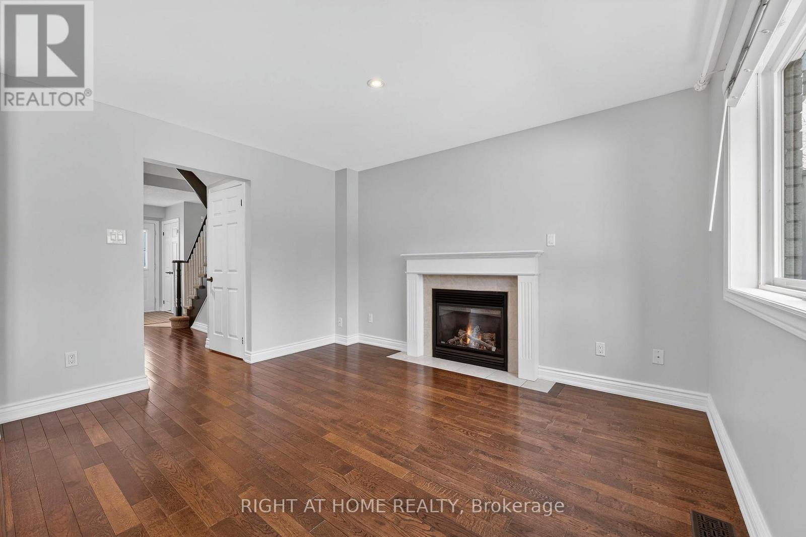 65 Masters Drive, Barrie, Ontario  L4M 6W9 - Photo 11 - S12894336