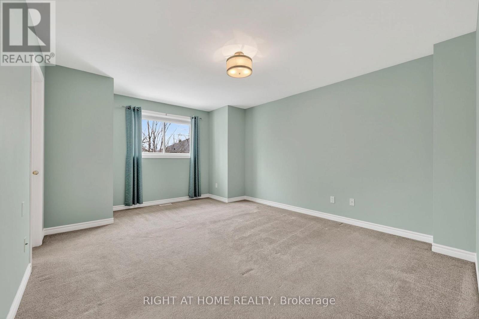 65 Masters Drive, Barrie, Ontario  L4M 6W9 - Photo 13 - S12894336