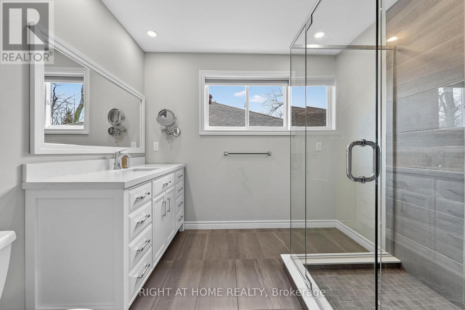 65 Masters Drive, Barrie, Ontario  L4M 6W9 - Photo 15 - S12894336