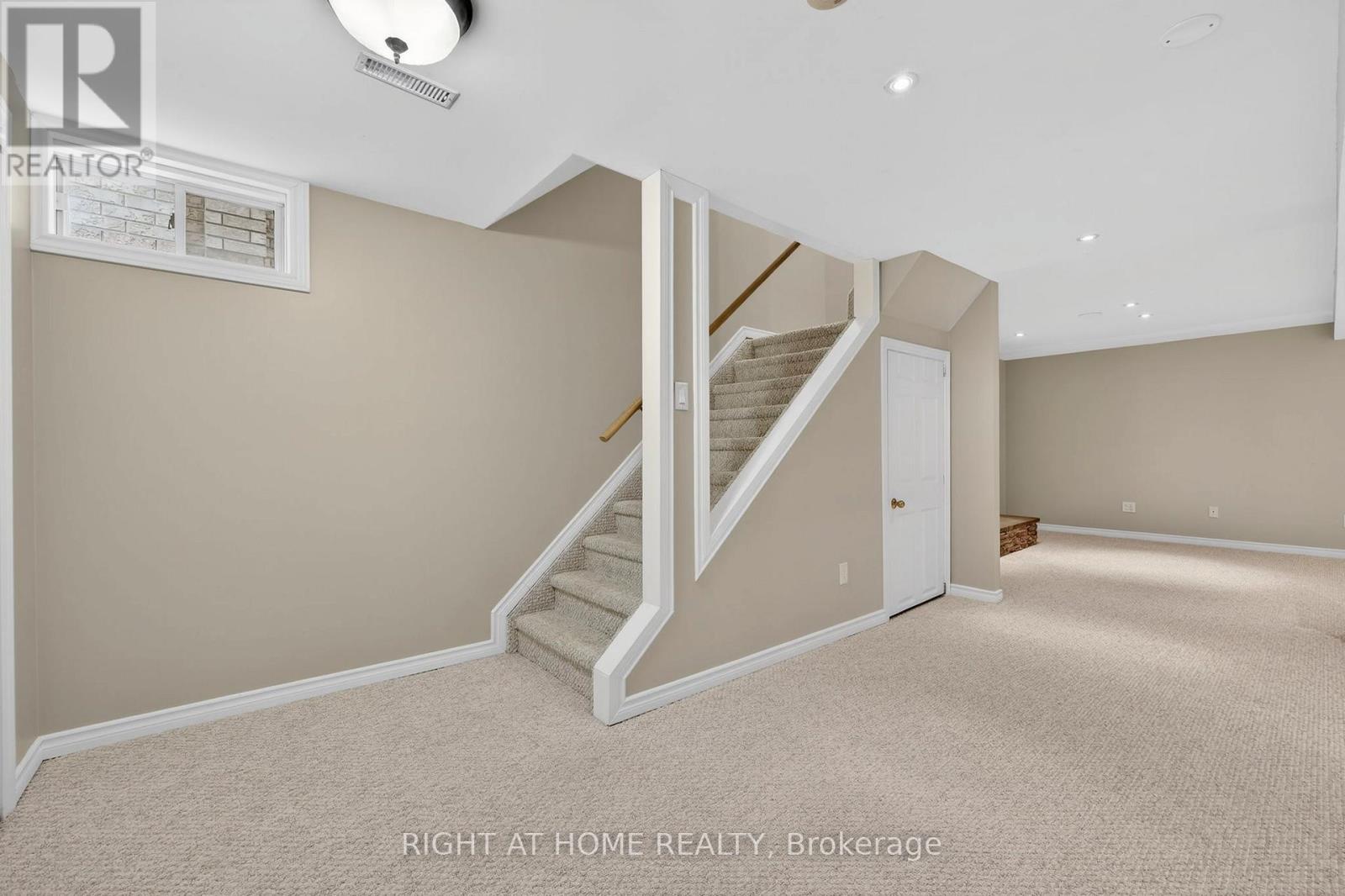 65 Masters Drive, Barrie, Ontario  L4M 6W9 - Photo 21 - S12894336