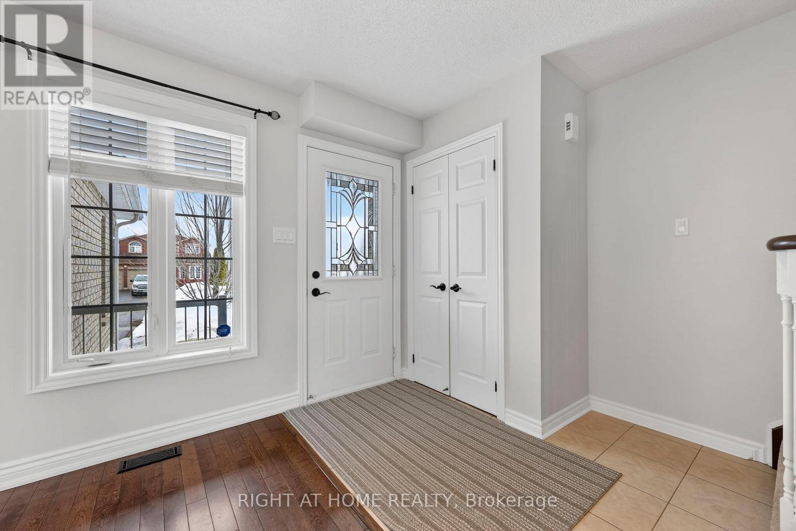 65 Masters Drive, Barrie, Ontario  L4M 6W9 - Photo 4 - S12894336