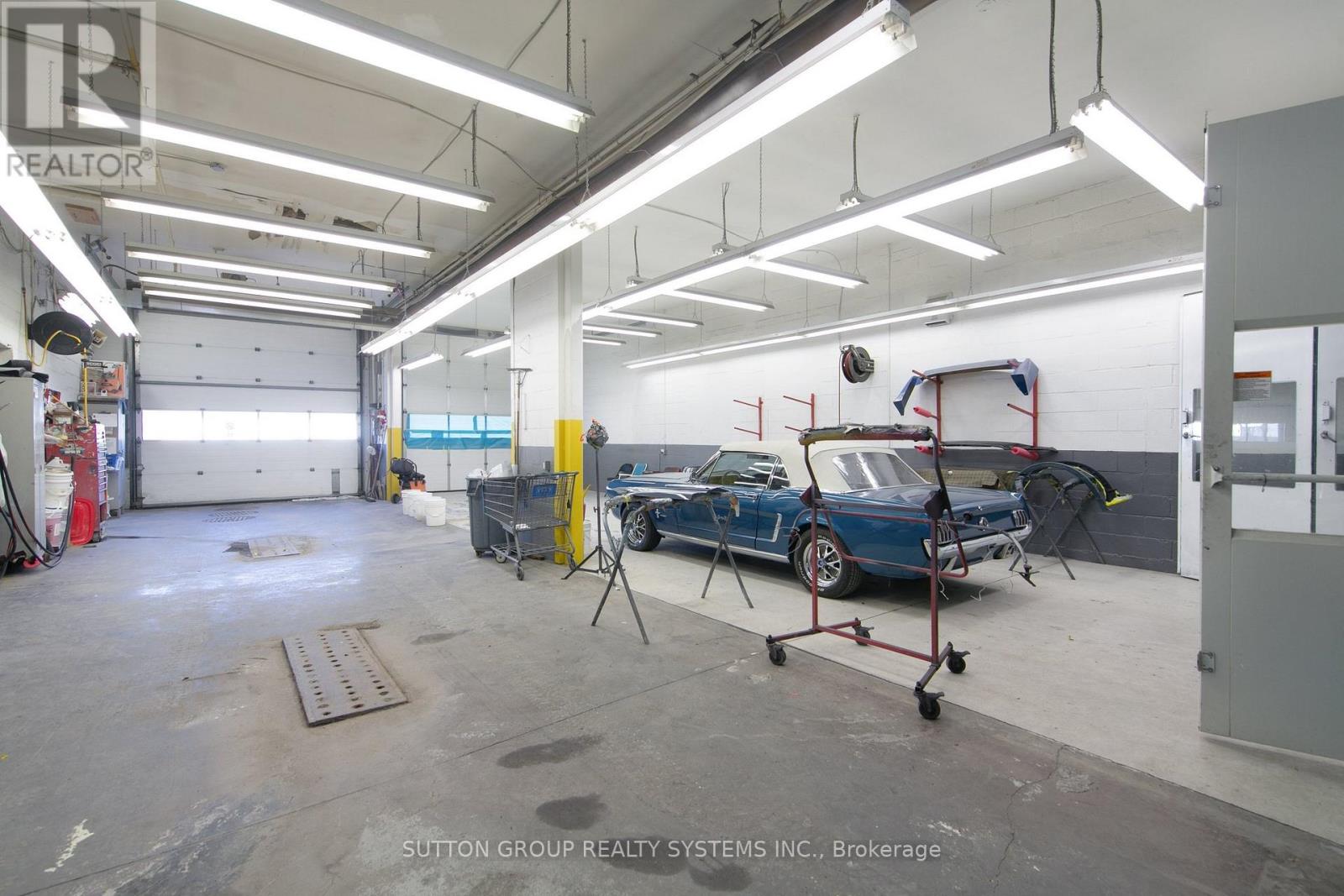 25 & 29 Milford Avenue, Toronto (Brookhaven-Amesbury), Ontario  M6M 2W1 - Photo 6 - W12723356