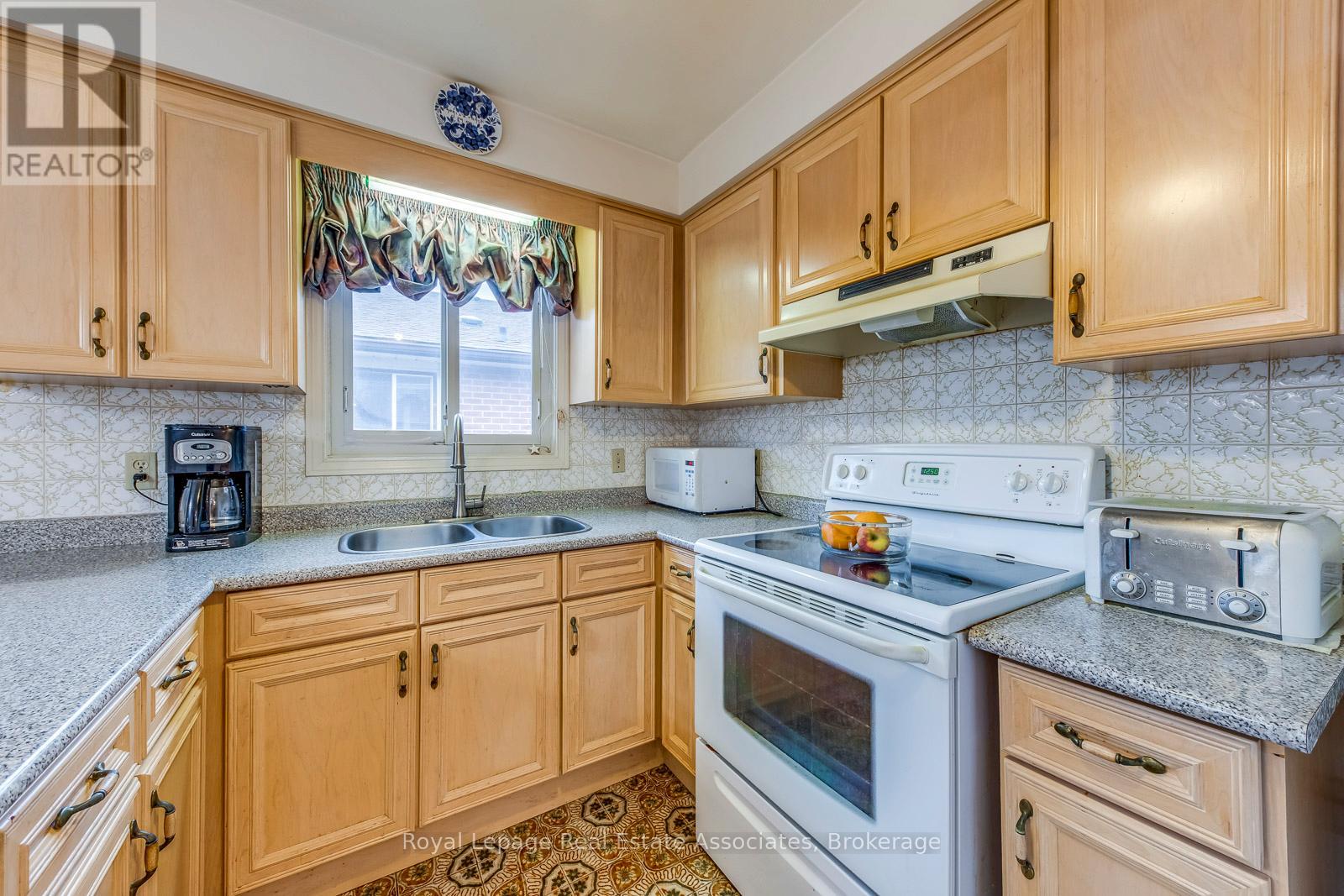 37 Prouse Drive, Brampton, Ontario  L6V 3A3 - Photo 18 - W12894338