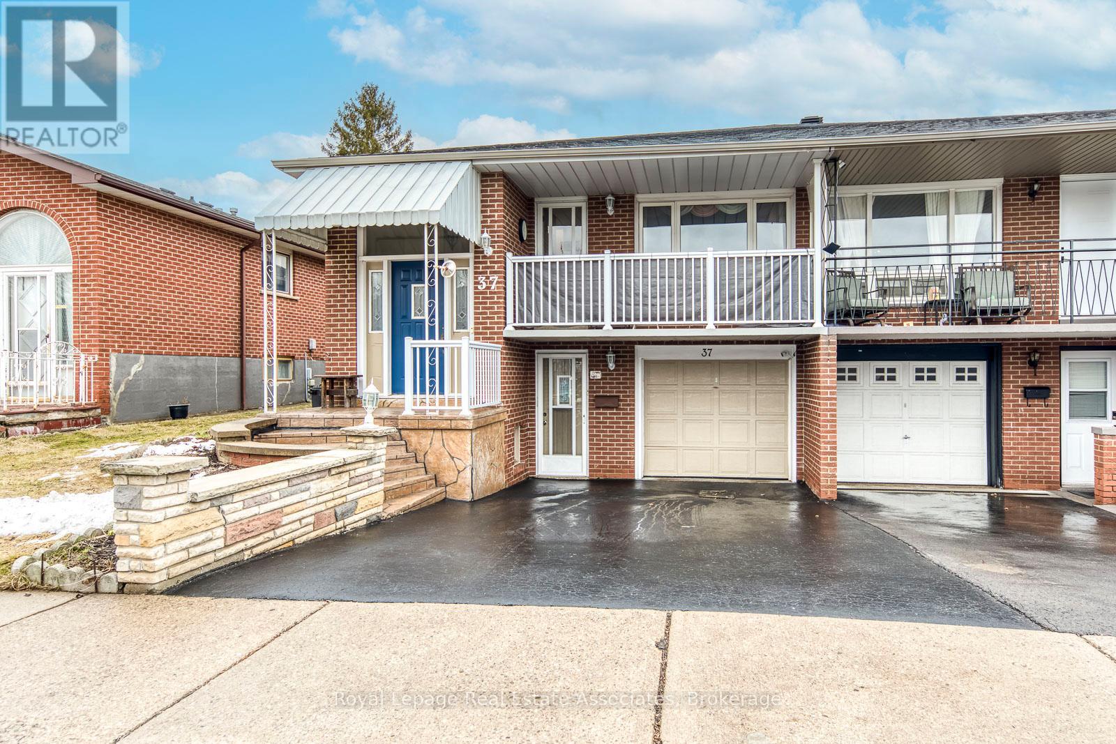 37 Prouse Drive, Brampton, Ontario  L6V 3A3 - Photo 2 - W12894338