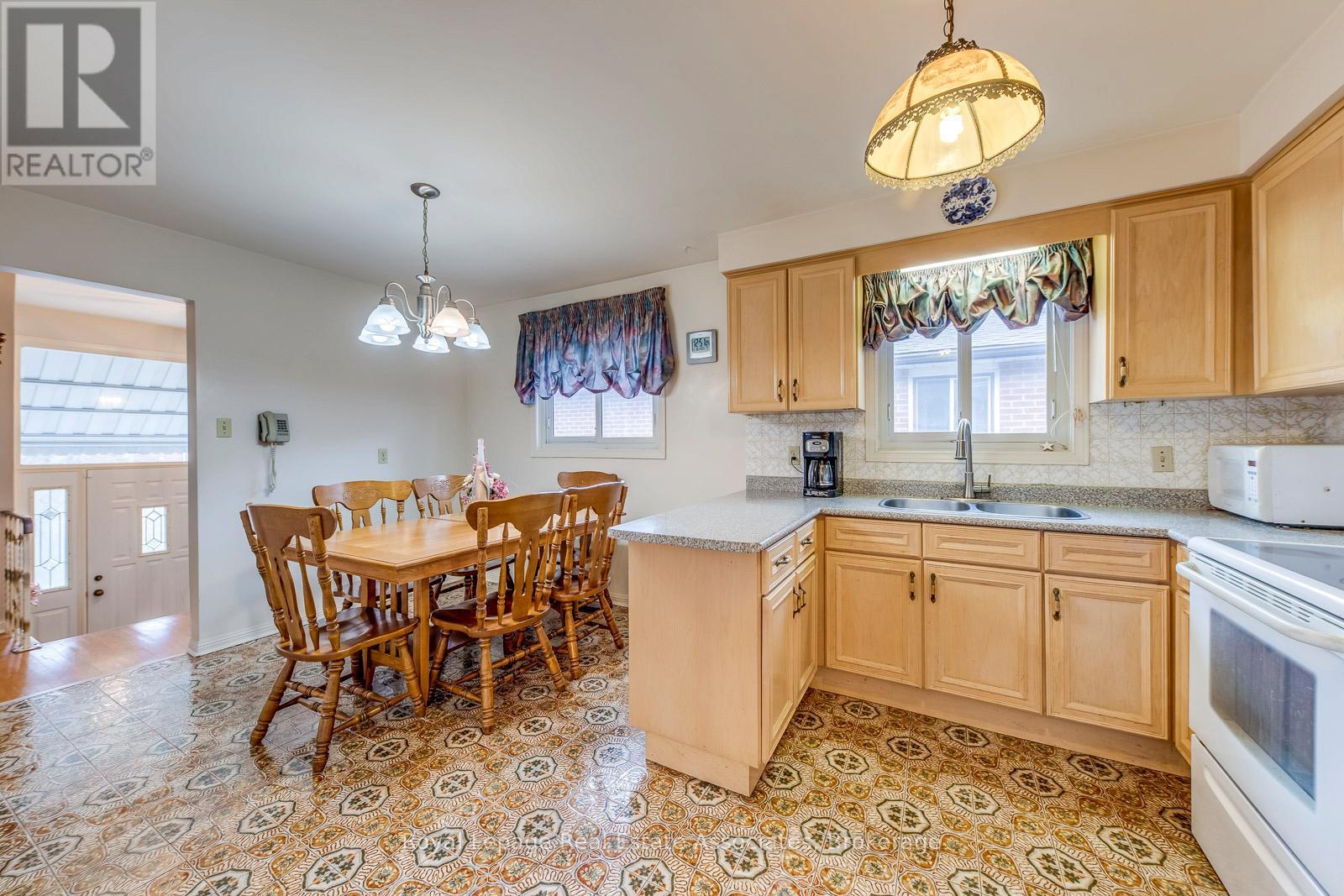 37 Prouse Drive, Brampton, Ontario  L6V 3A3 - Photo 20 - W12894338