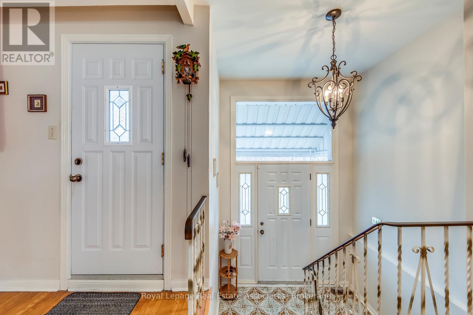 37 Prouse Drive, Brampton, Ontario  L6V 3A3 - Photo 4 - W12894338