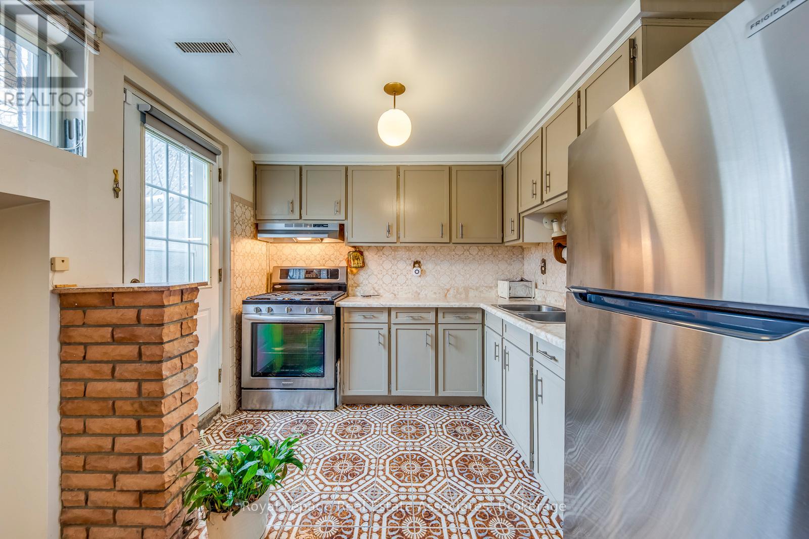 37 Prouse Drive, Brampton, Ontario  L6V 3A3 - Photo 41 - W12894338