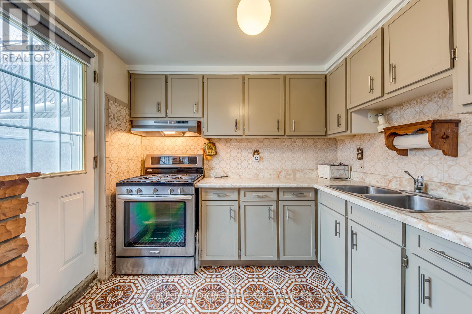 37 Prouse Drive, Brampton, Ontario  L6V 3A3 - Photo 42 - W12894338