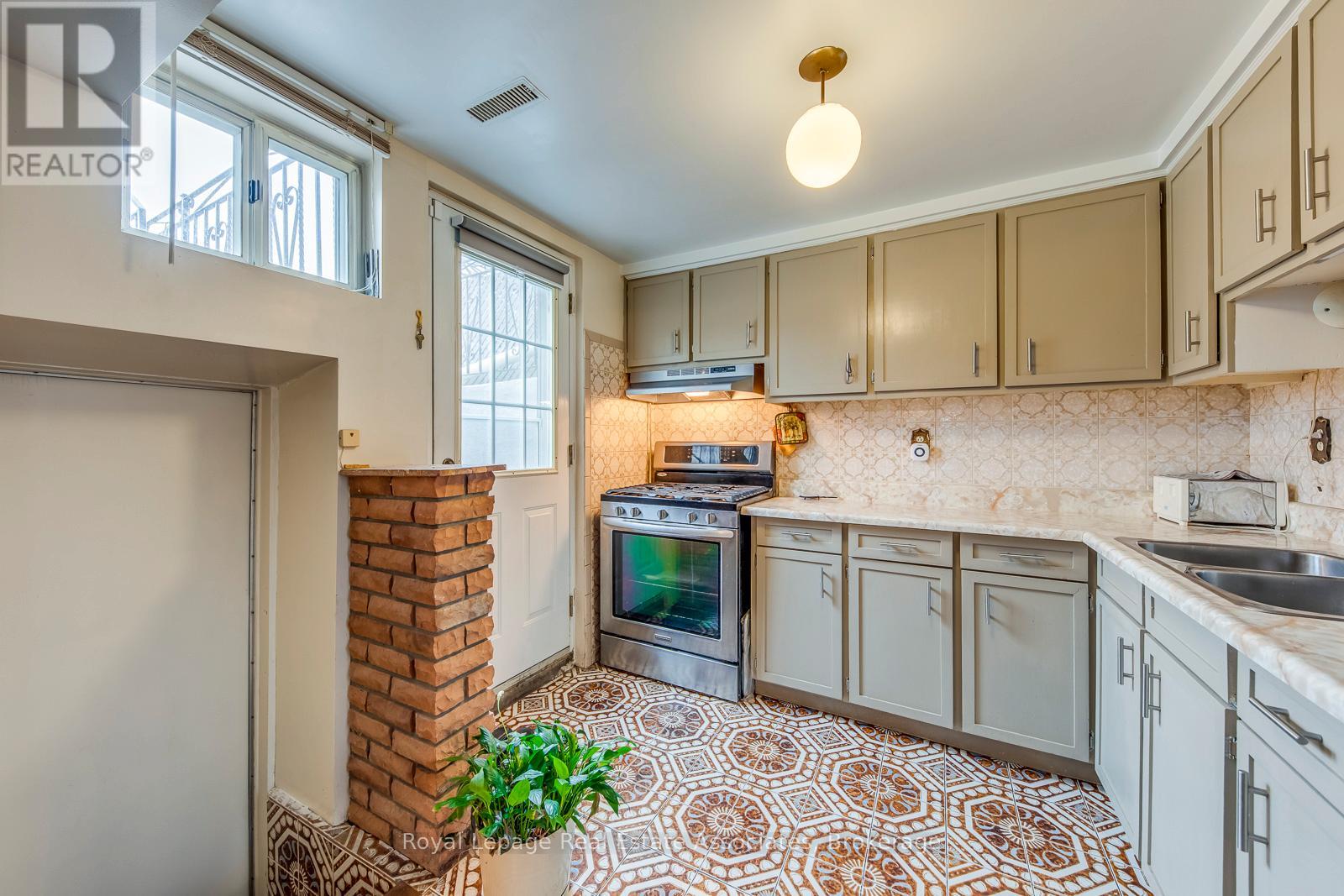 37 Prouse Drive, Brampton, Ontario  L6V 3A3 - Photo 43 - W12894338