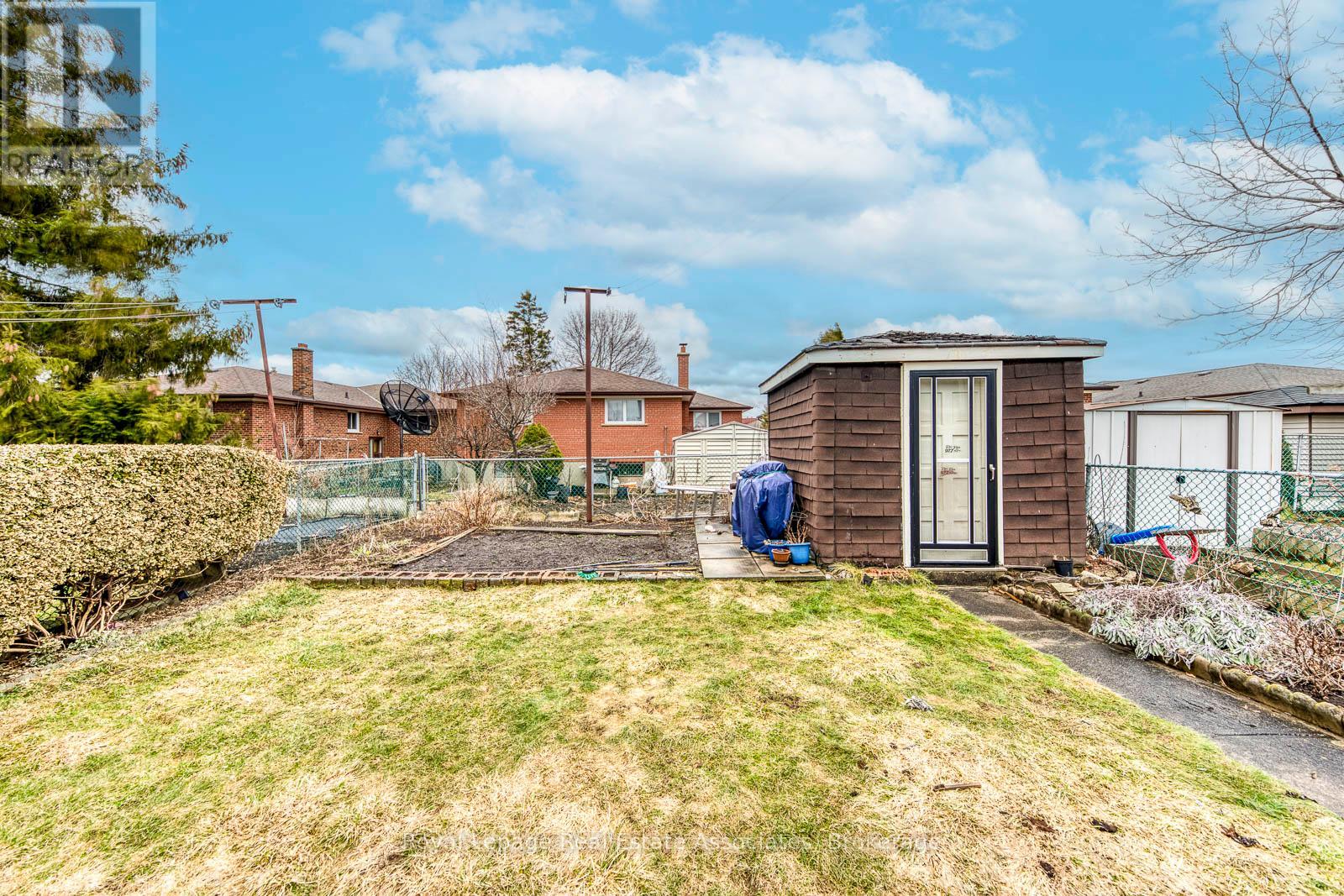 37 Prouse Drive, Brampton, Ontario  L6V 3A3 - Photo 47 - W12894338