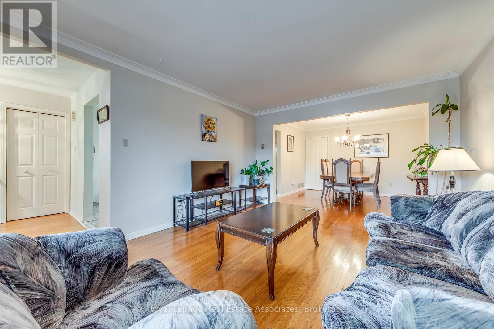 37 Prouse Drive, Brampton, Ontario  L6V 3A3 - Photo 7 - W12894338