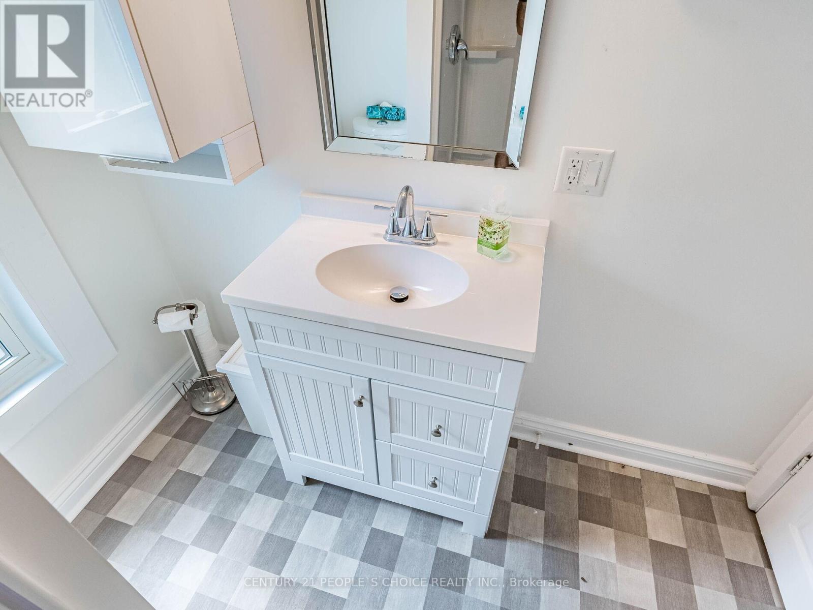 5001 Kitchener Street, Niagara Falls, Ontario  L2G 1A9 - Photo 17 - X12894326