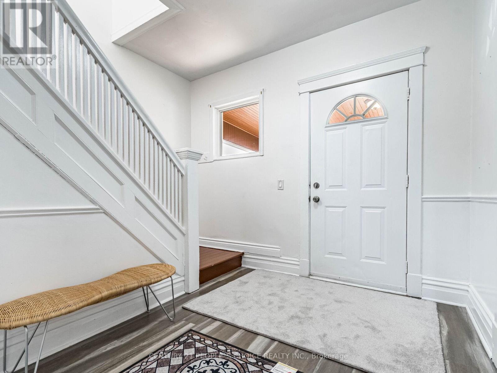 5001 Kitchener Street, Niagara Falls, Ontario  L2G 1A9 - Photo 2 - X12894326