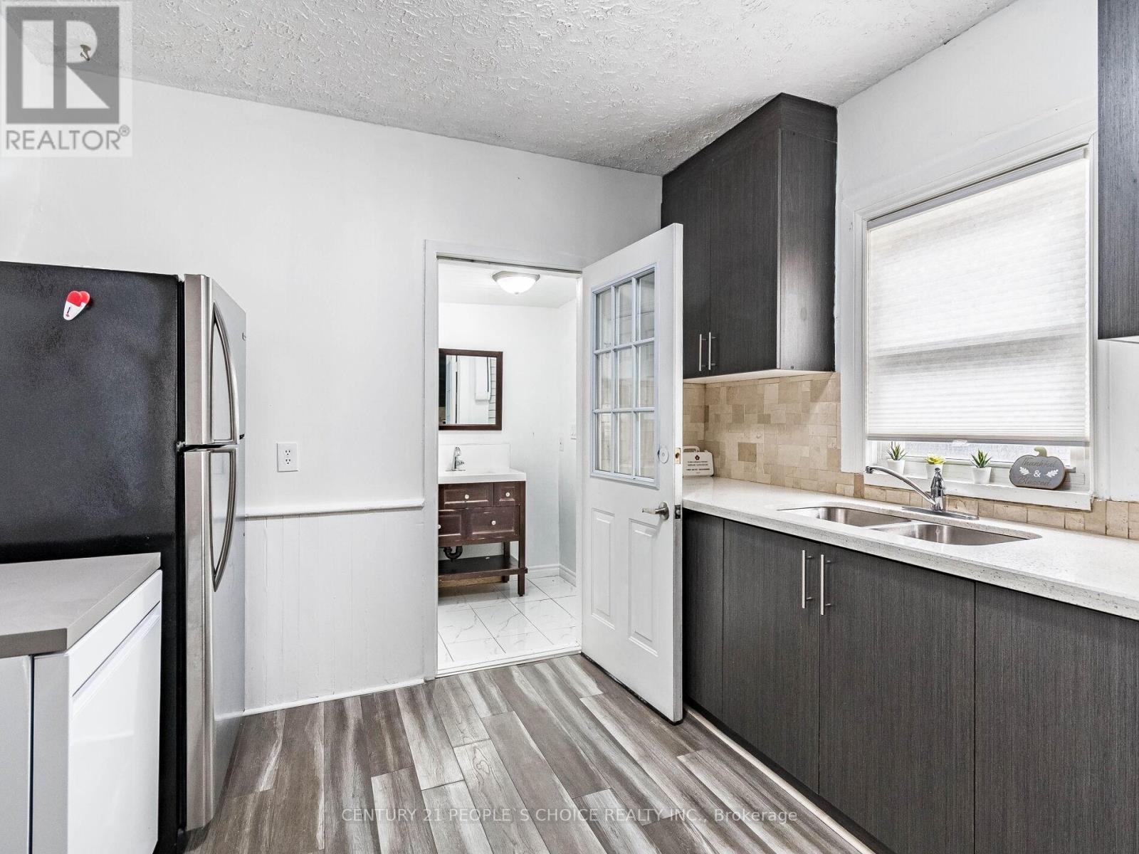 5001 Kitchener Street, Niagara Falls, Ontario  L2G 1A9 - Photo 7 - X12894326