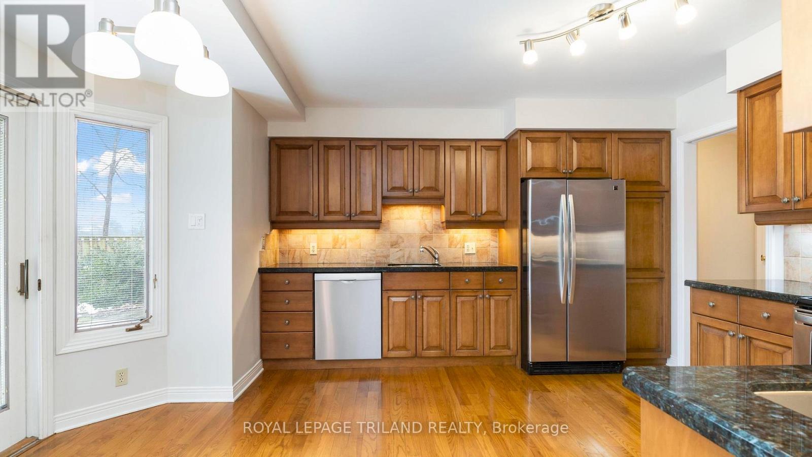 808 Farnham Road, London South, Ontario  N6K 1R7 - Photo 10 - X12894364