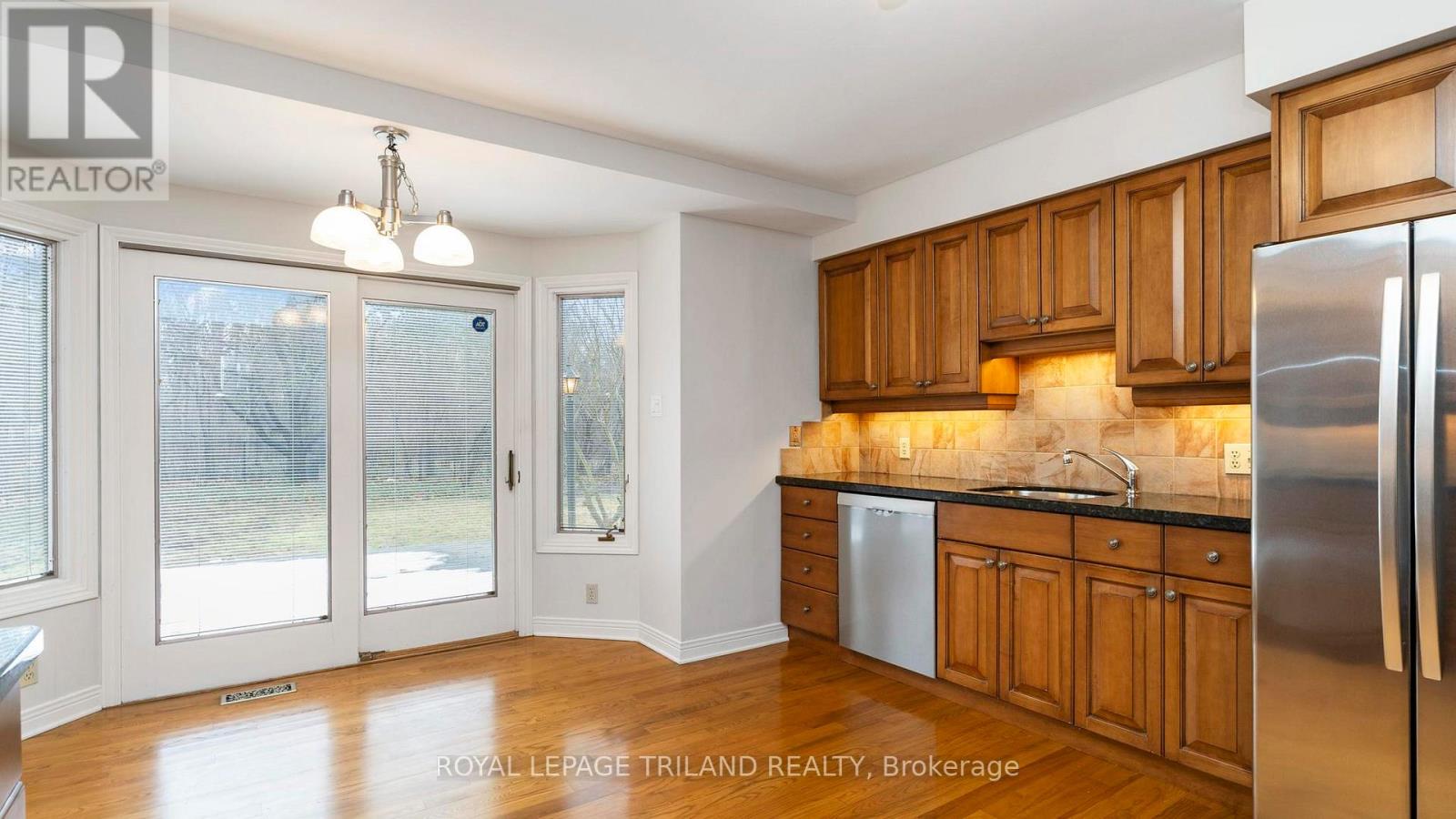 808 Farnham Road, London South, Ontario  N6K 1R7 - Photo 12 - X12894364