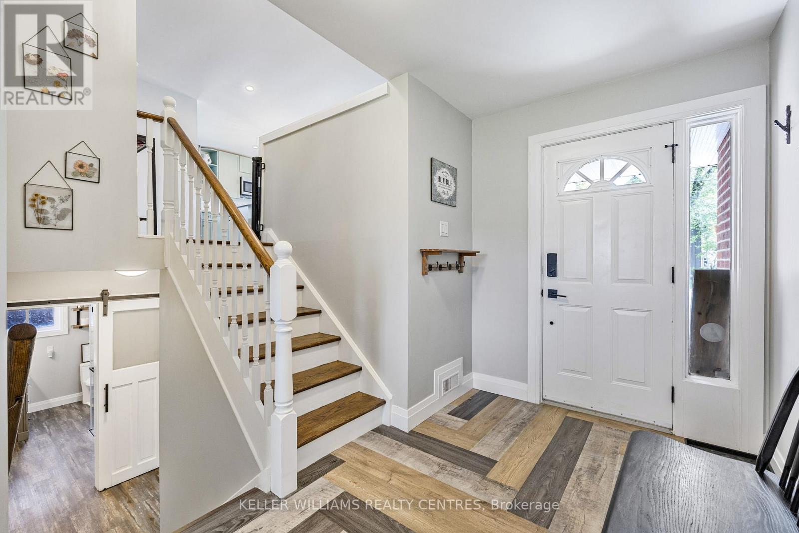 4 Selby Street, Innisfil, Ontario  L0L 1L0 - Photo 5 - N12894362