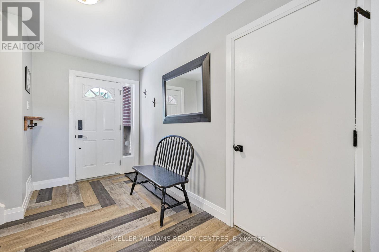 4 Selby Street, Innisfil, Ontario  L0L 1L0 - Photo 6 - N12894362