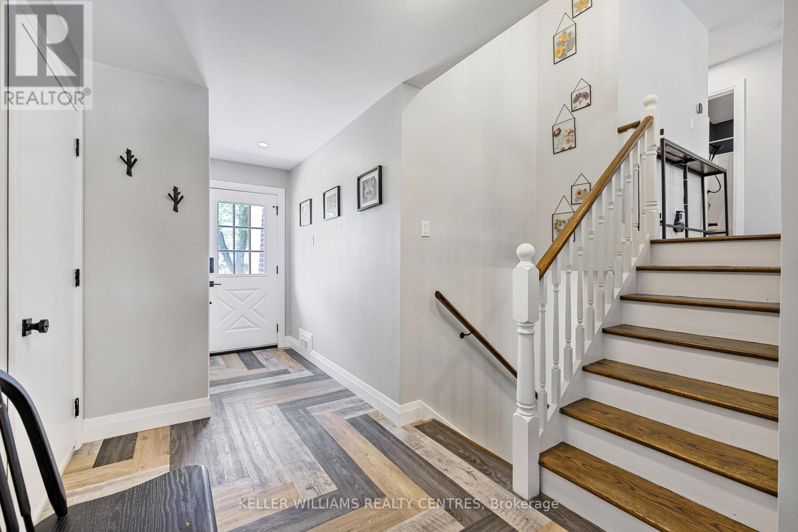 4 Selby Street, Innisfil, Ontario  L0L 1L0 - Photo 7 - N12894362