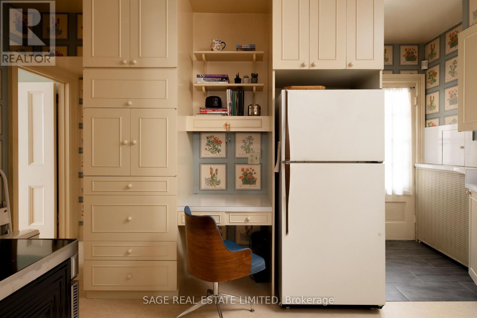 18 King Georges Road, Toronto (Kingsway South), Ontario  M8X 1K7 - Photo 18 - W12894358