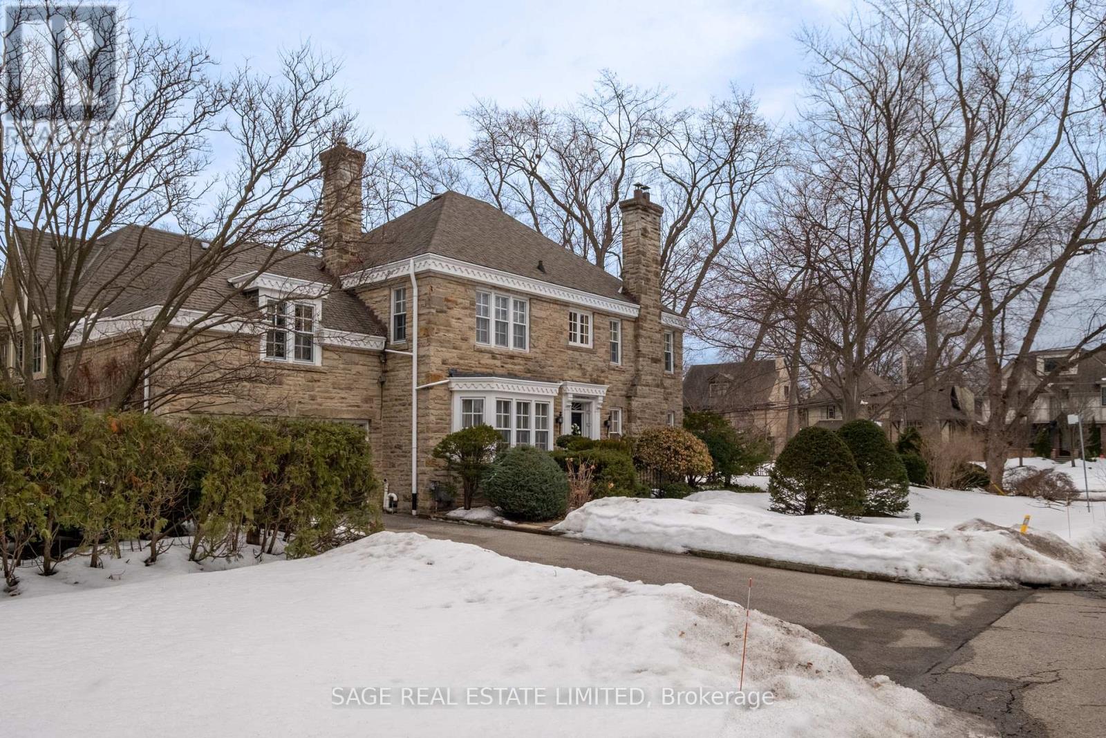 18 King Georges Road, Toronto (Kingsway South), Ontario  M8X 1K7 - Photo 2 - W12894358