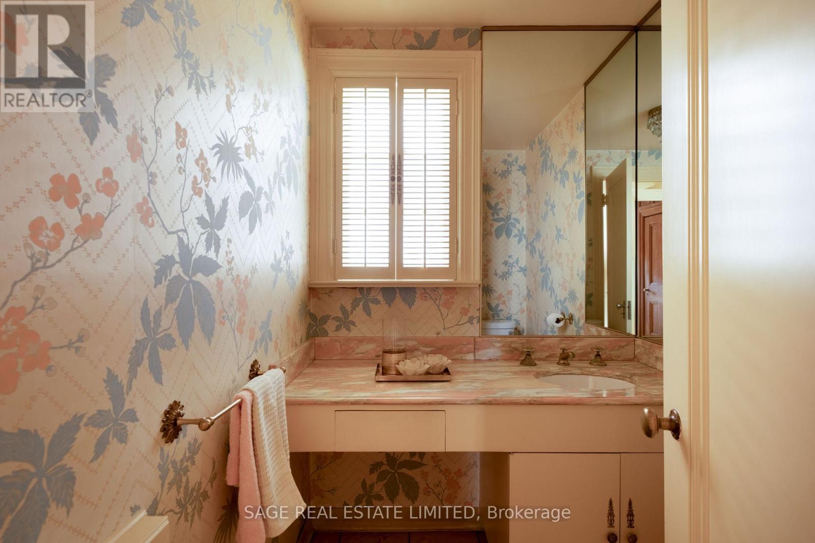 18 King Georges Road, Toronto (Kingsway South), Ontario  M8X 1K7 - Photo 21 - W12894358