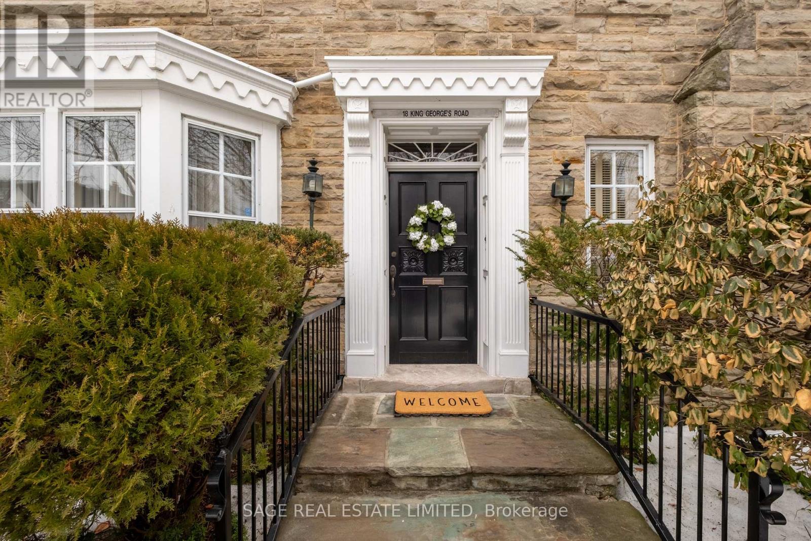 18 King Georges Road, Toronto (Kingsway South), Ontario  M8X 1K7 - Photo 3 - W12894358