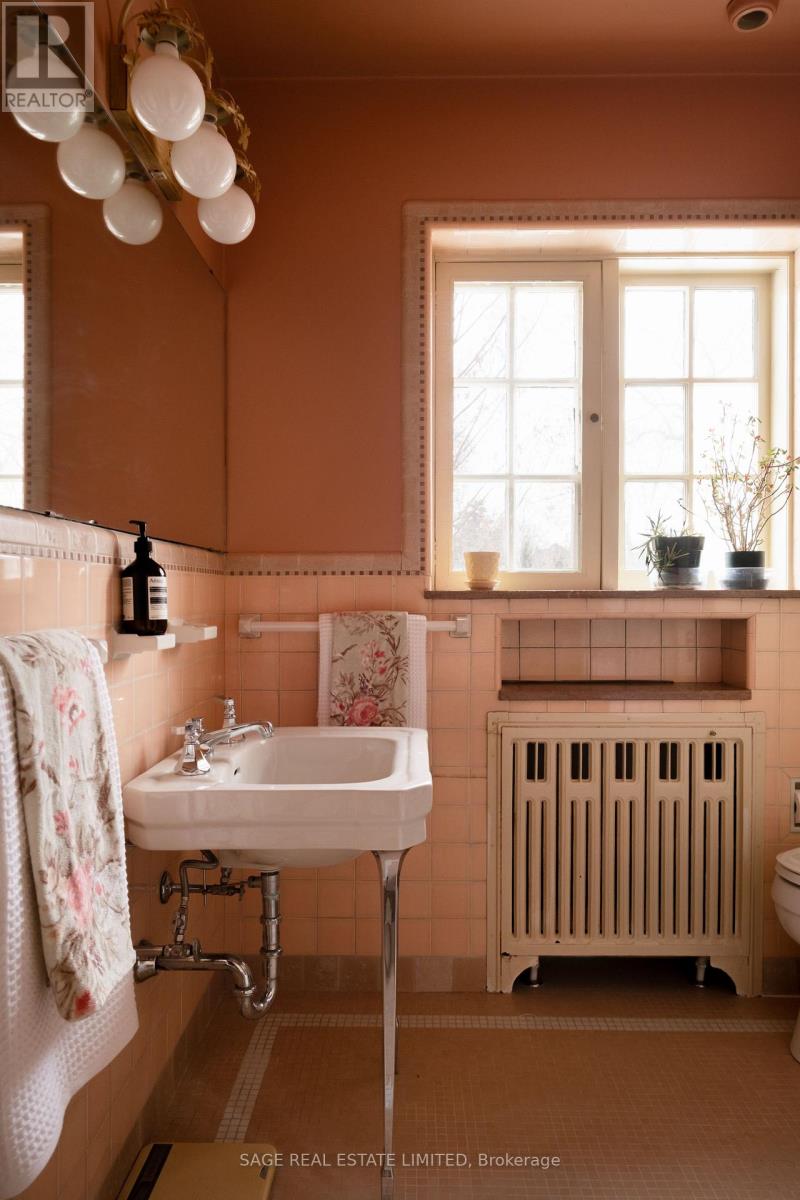 18 King Georges Road, Toronto (Kingsway South), Ontario  M8X 1K7 - Photo 31 - W12894358