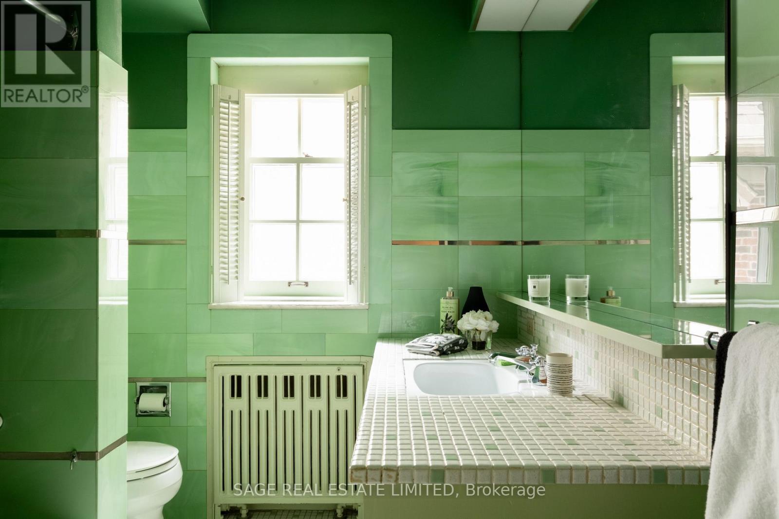 18 King Georges Road, Toronto (Kingsway South), Ontario  M8X 1K7 - Photo 37 - W12894358