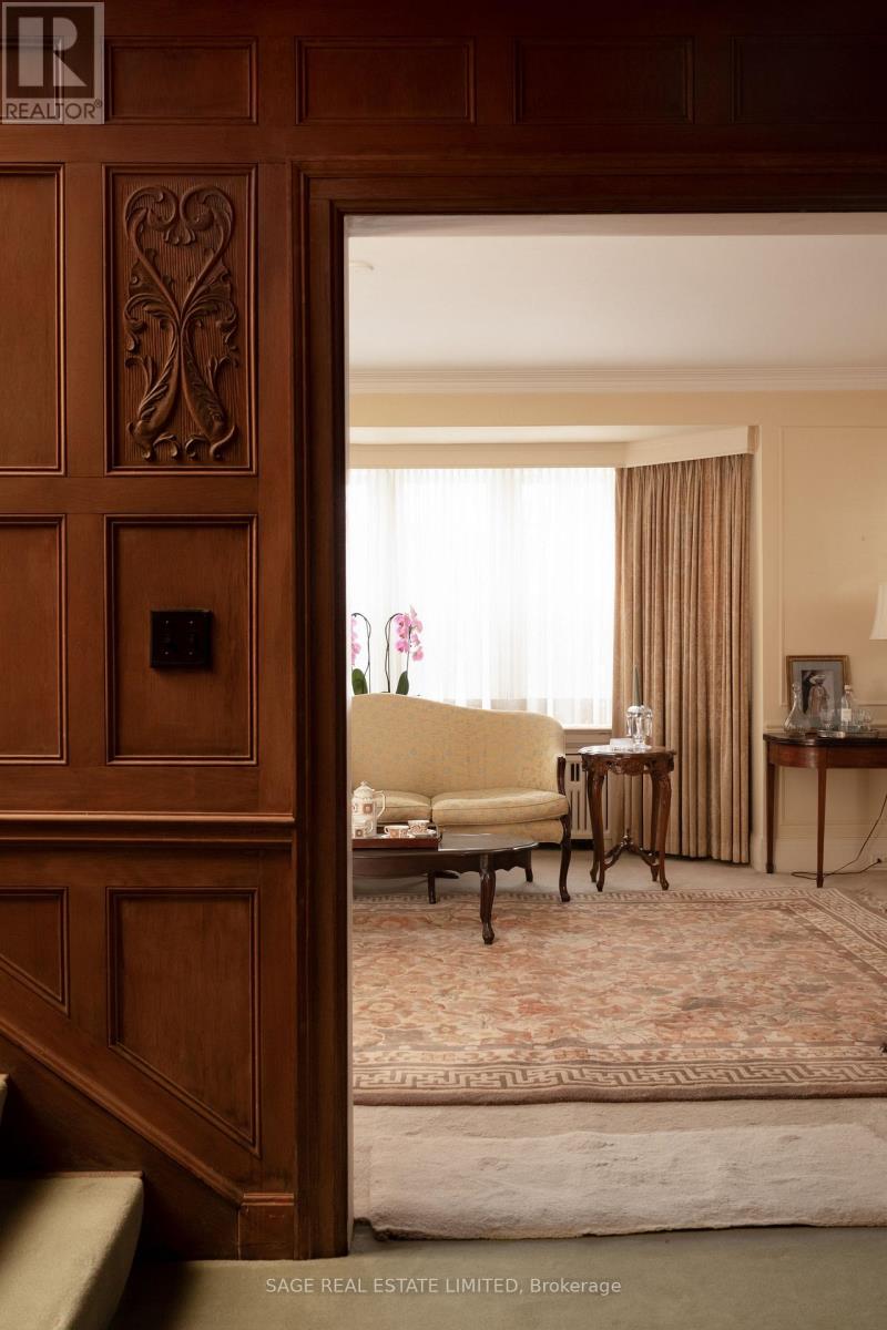 18 King Georges Road, Toronto (Kingsway South), Ontario  M8X 1K7 - Photo 7 - W12894358