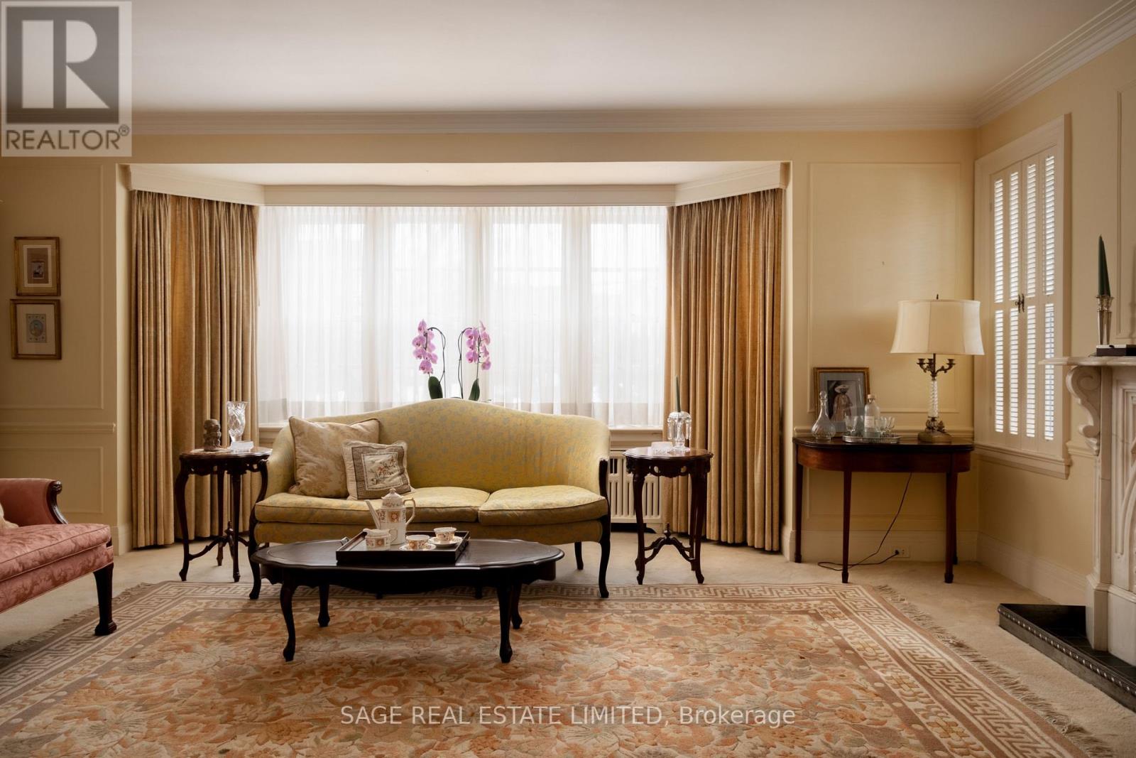 18 King Georges Road, Toronto (Kingsway South), Ontario  M8X 1K7 - Photo 8 - W12894358