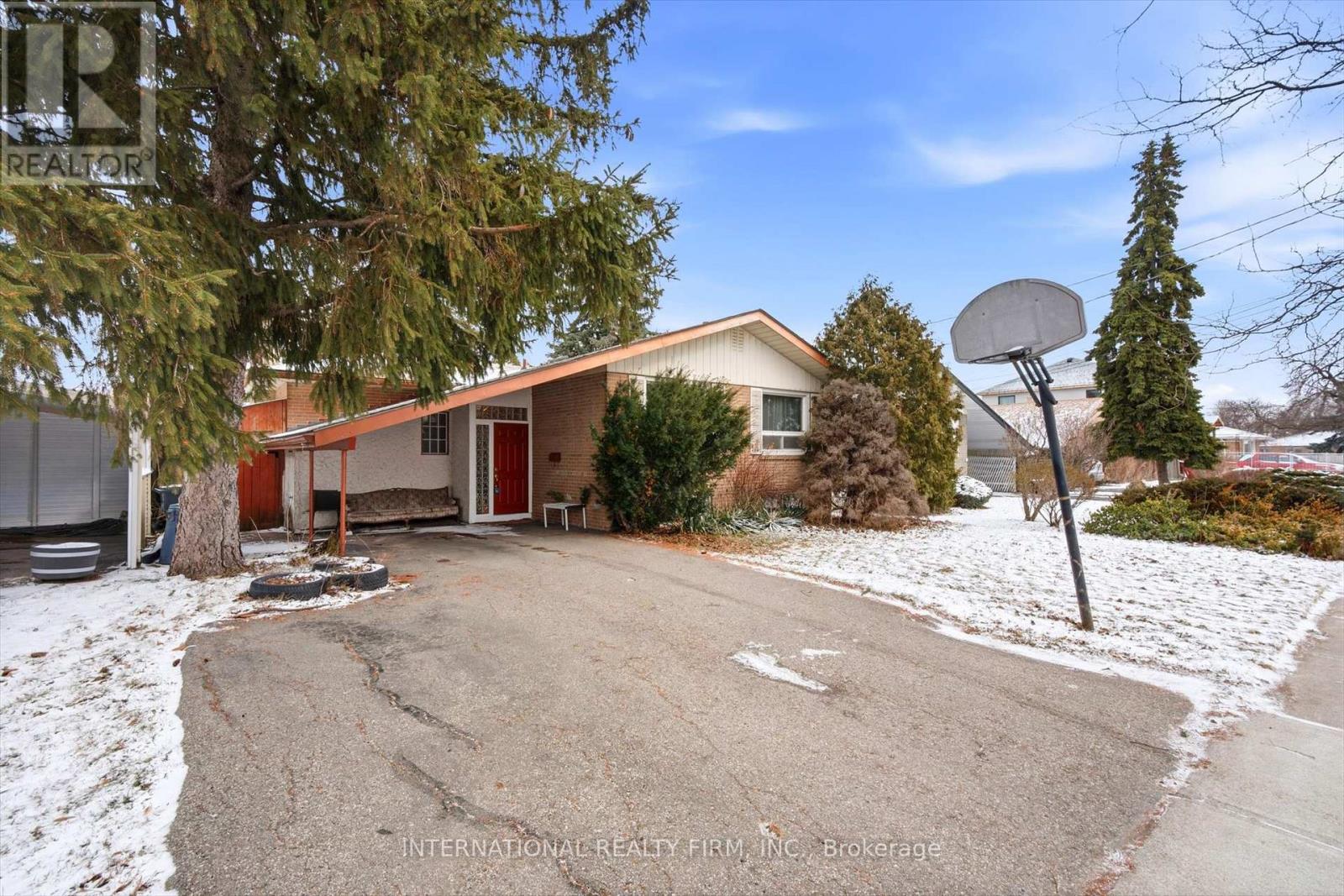 84 HADRIAN DRIVE, Toronto, Ontario