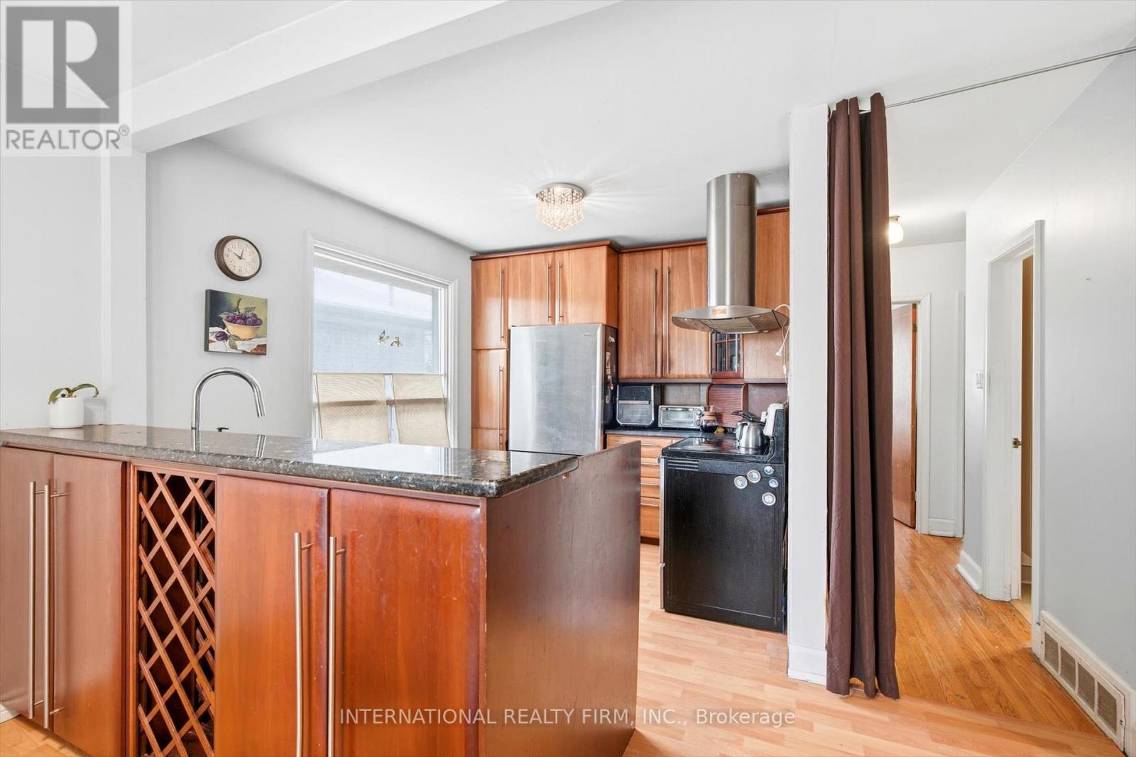 84 Hadrian Drive, Toronto, Ontario  M9W 1V4 - Photo 10 - W12894366