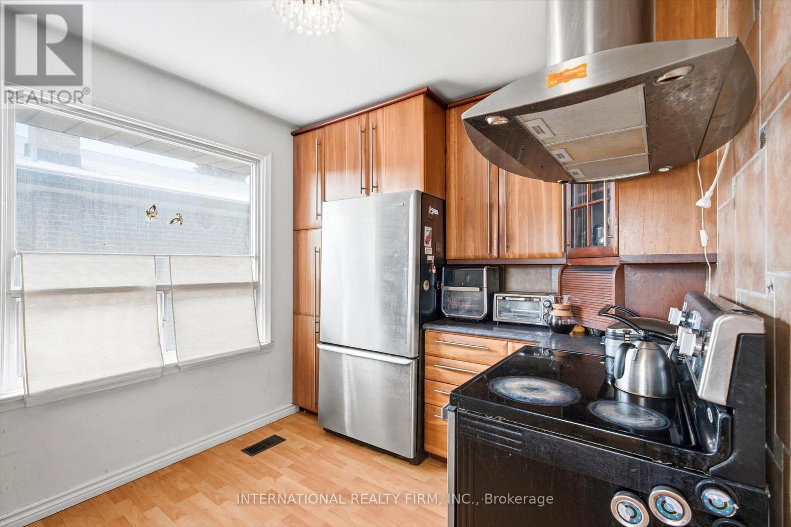 84 Hadrian Drive, Toronto, Ontario  M9W 1V4 - Photo 11 - W12894366