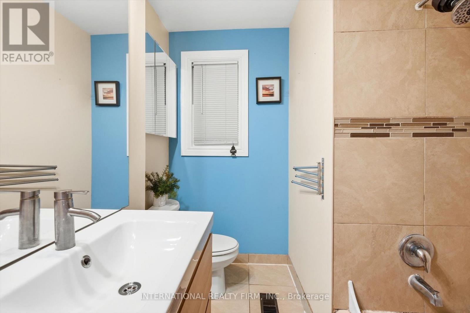 84 Hadrian Drive, Toronto, Ontario  M9W 1V4 - Photo 18 - W12894366