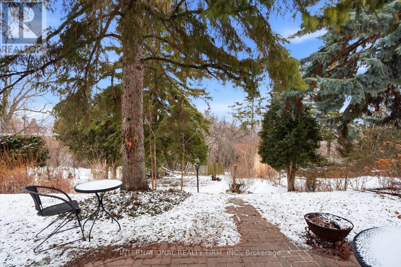 84 Hadrian Drive, Toronto, Ontario  M9W 1V4 - Photo 4 - W12894366