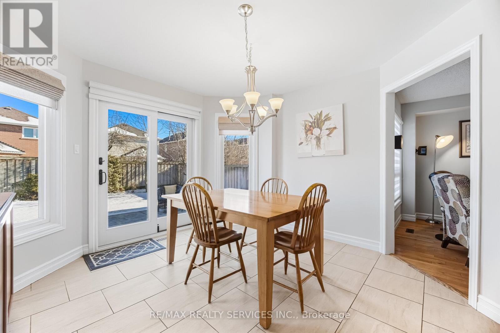 824 Drysdale Drive, Mississauga, Ontario  L5V 1X4 - Photo 11 - W12894384