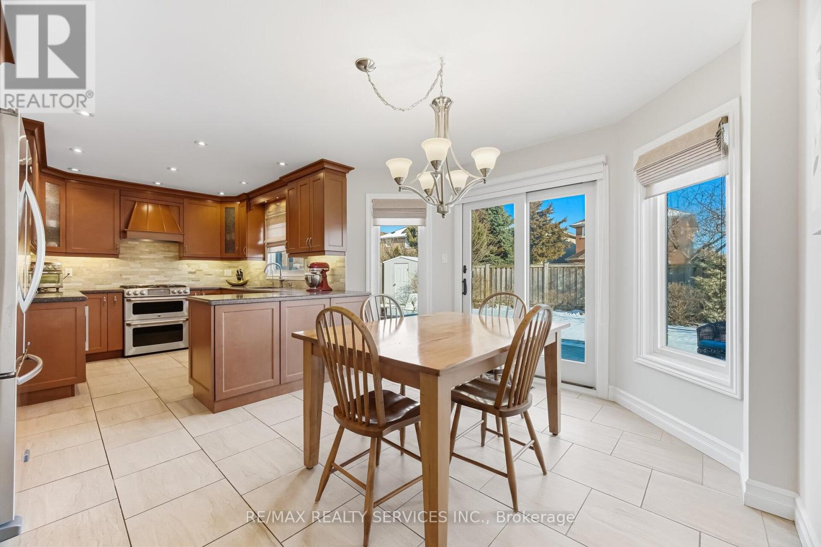 824 Drysdale Drive, Mississauga, Ontario  L5V 1X4 - Photo 12 - W12894384