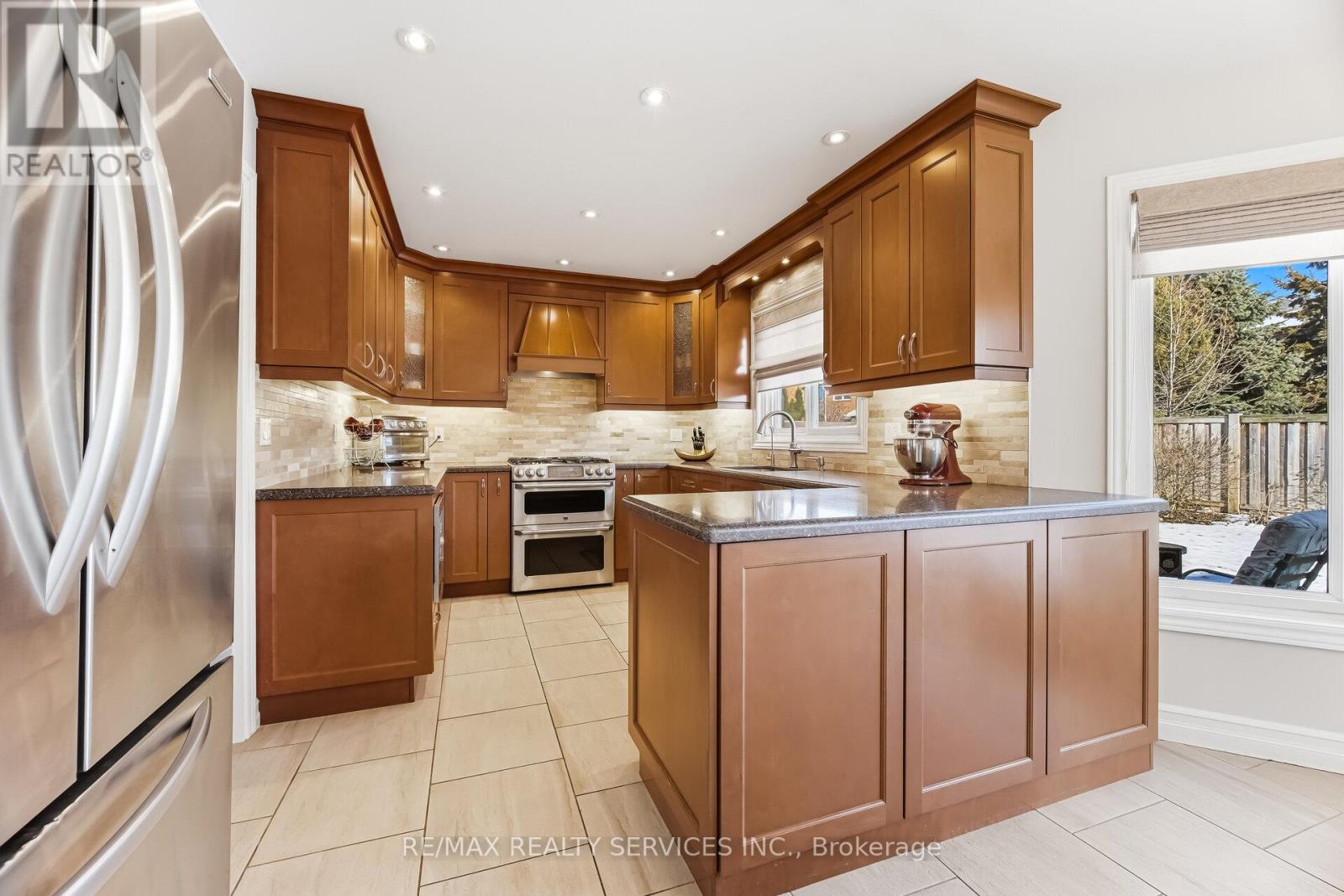 824 Drysdale Drive, Mississauga, Ontario  L5V 1X4 - Photo 13 - W12894384