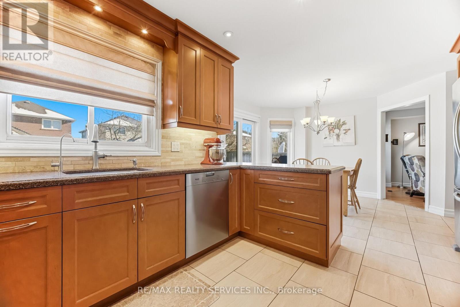 824 Drysdale Drive, Mississauga, Ontario  L5V 1X4 - Photo 14 - W12894384