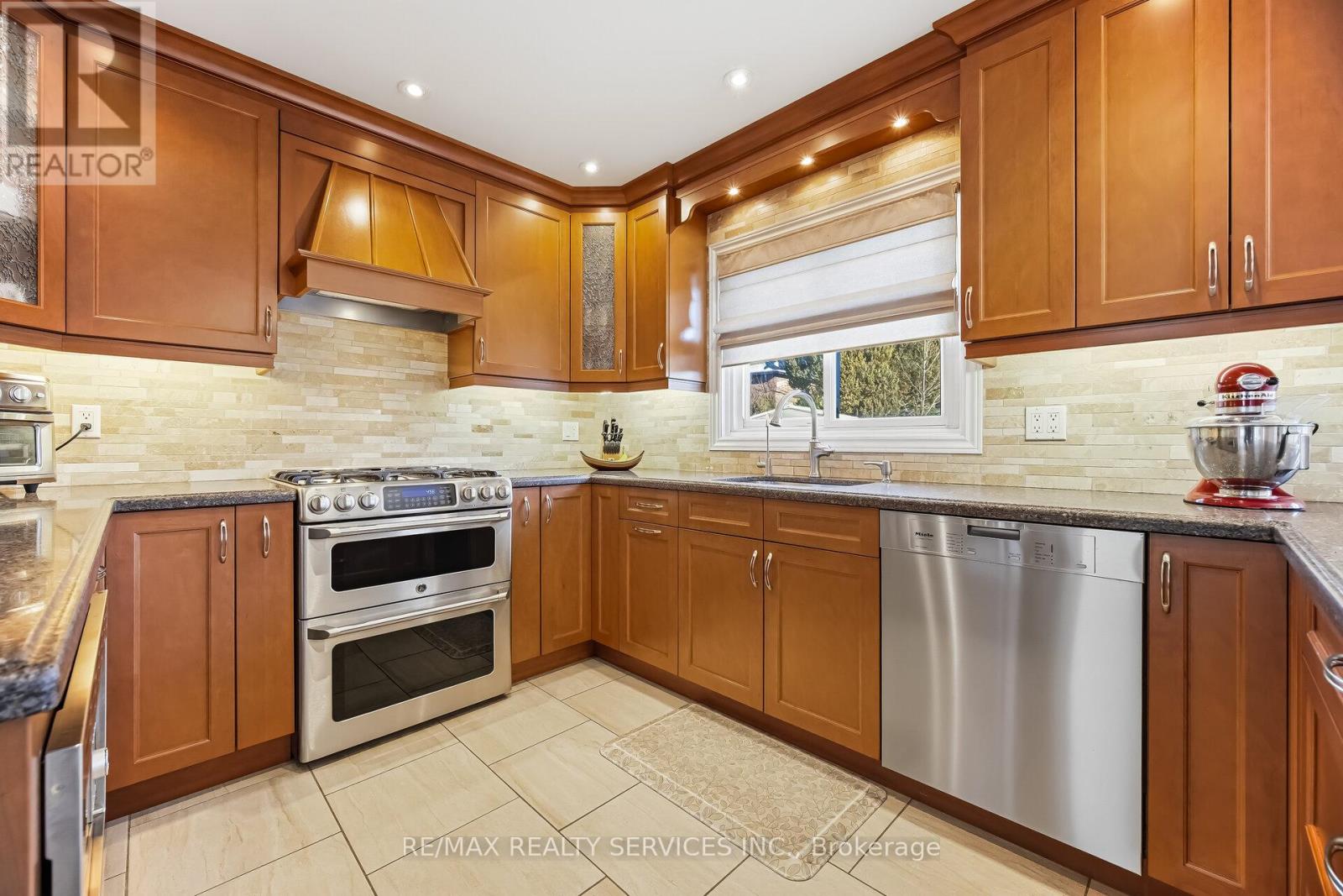 824 Drysdale Drive, Mississauga, Ontario  L5V 1X4 - Photo 15 - W12894384