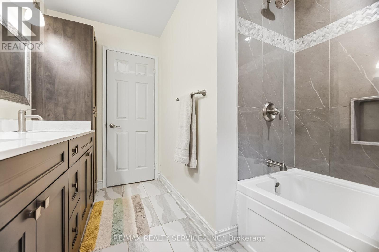 824 Drysdale Drive, Mississauga, Ontario  L5V 1X4 - Photo 40 - W12894384