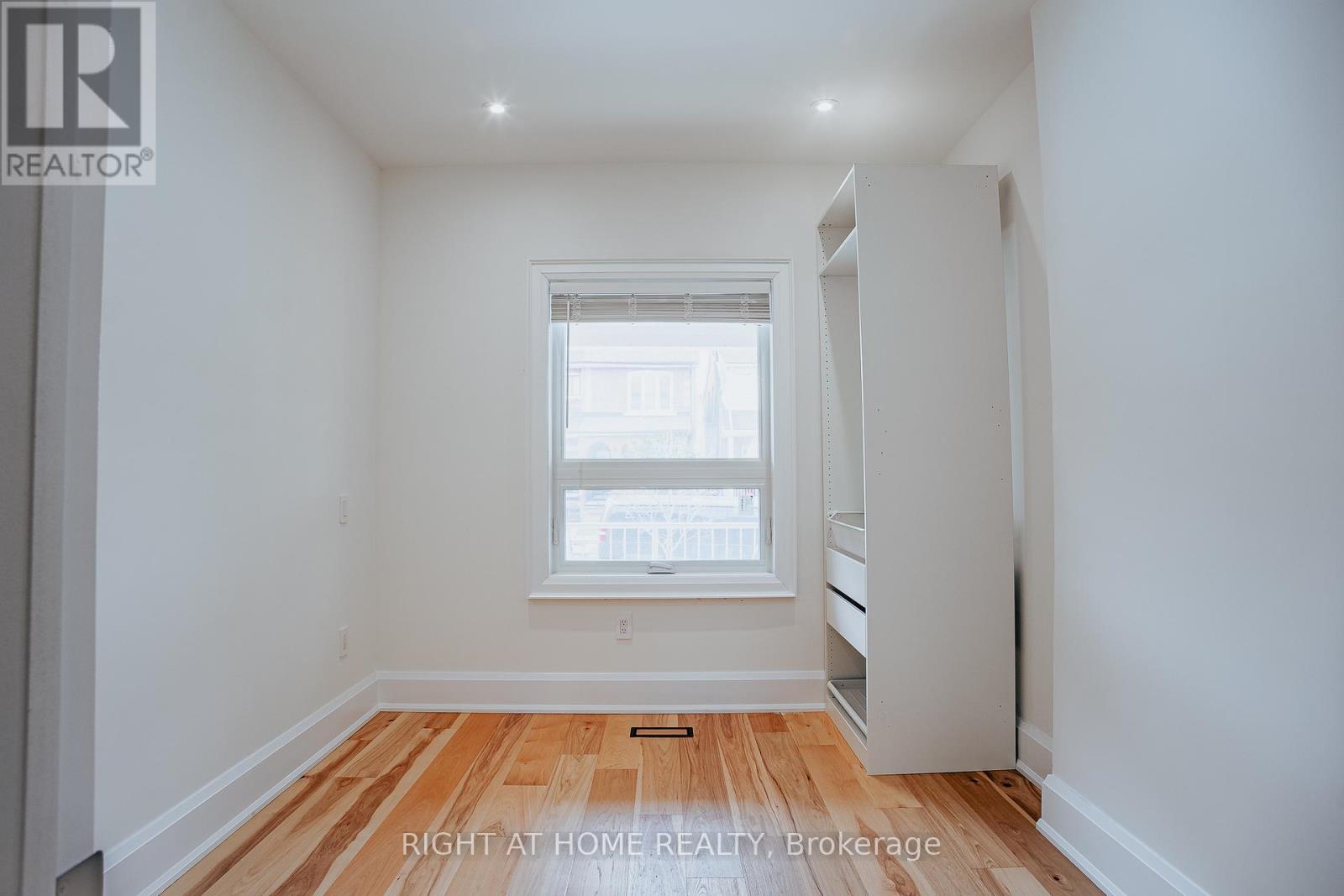 39 Sellers Avenue, Toronto (Corso Italia-Davenport), Ontario  M6E 3T4 - Photo 11 - W12894386