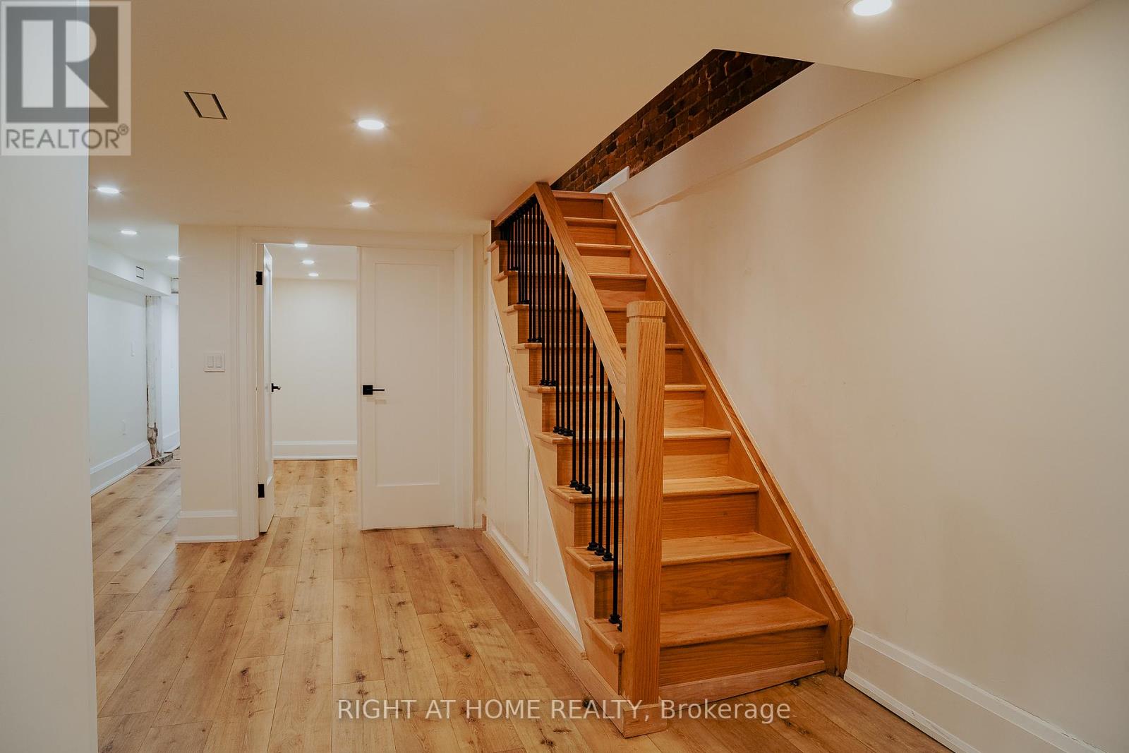 39 Sellers Avenue, Toronto (Corso Italia-Davenport), Ontario  M6E 3T4 - Photo 16 - W12894386