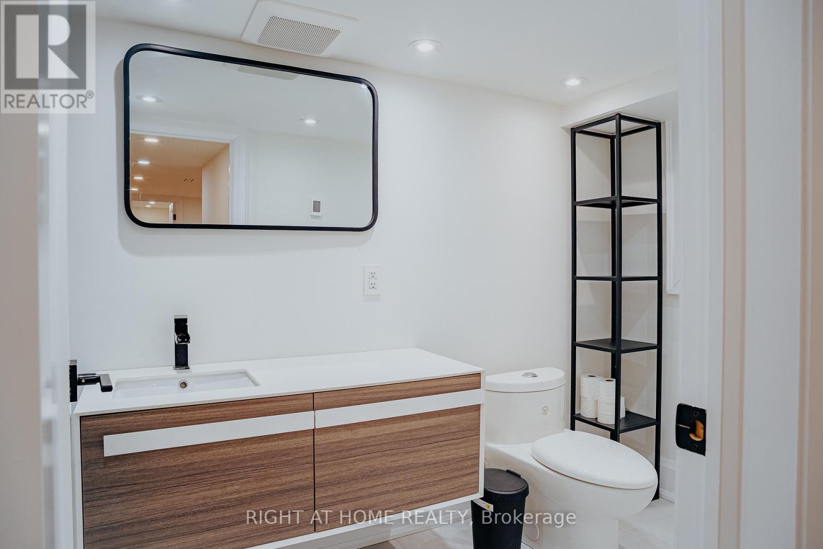 39 Sellers Avenue, Toronto (Corso Italia-Davenport), Ontario  M6E 3T4 - Photo 18 - W12894386