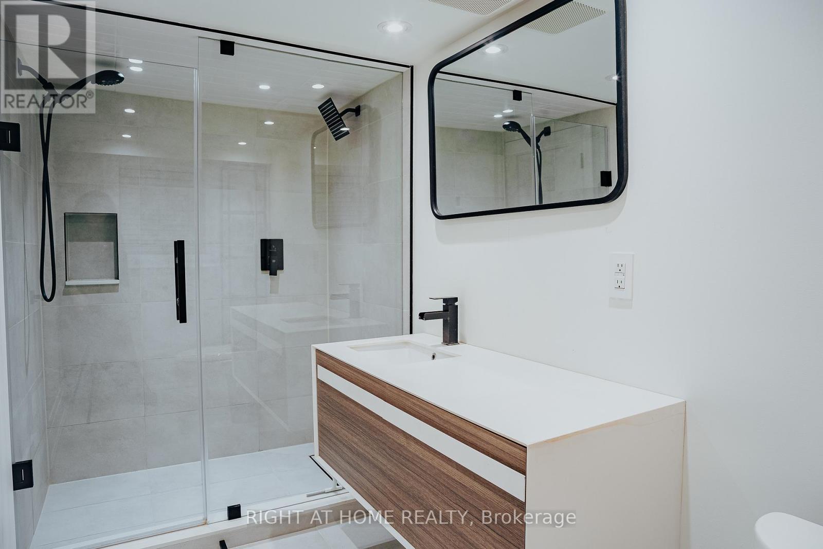 39 Sellers Avenue, Toronto (Corso Italia-Davenport), Ontario  M6E 3T4 - Photo 19 - W12894386